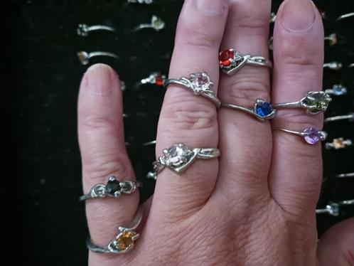 Doos met nieuwe ringen, Sieraden, Tassen en Uiterlijk, Ringen, Nieuw, Dame, Zilver, Overige materialen, Ophalen