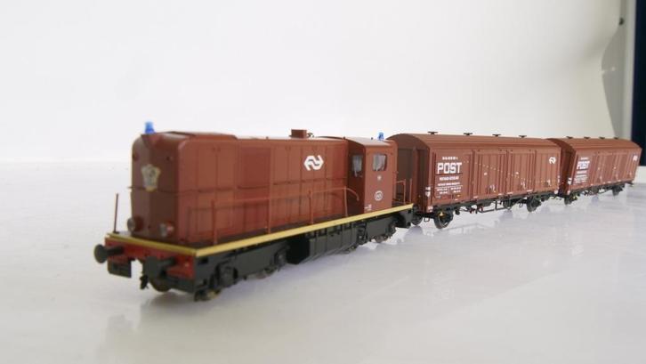 Roco H0 NS rangeerloc NS 2400 met 2 Postwagens, Hobby en Vrije tijd, Modeltreinen | H0, Nieuw, Wagon, Gelijkstroom, Roco, NS, Ophalen of Verzenden
