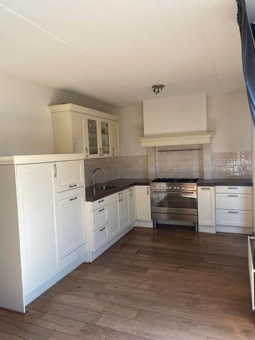 Keuken. Zelf demonteren op 23 en 24 mei, Huis en Inrichting, Keuken | Complete keukens, Gebruikt, Hoekkeuken, Ophalen