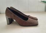 Högl. Suede pumps. Bruin. Mt 6 (39), Ophalen of Verzenden, Bruin, Högl, Zo goed als nieuw