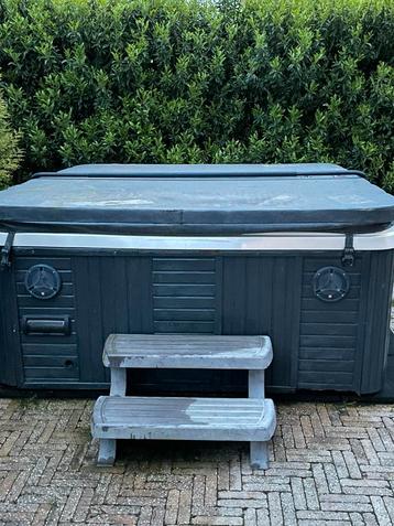 Jacuzzi 6 persoons. beschikbaar voor biedingen