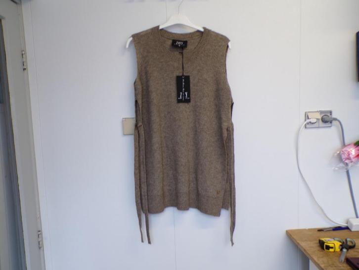 Leuke spencer olijfkleur Zoey maat S/M - 42/44  nieuw! (2x), Kleding | Dames, Grote Maten, Nieuw, Trui of Vest, Overige kleuren