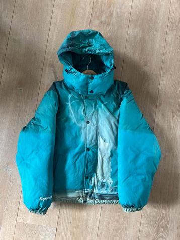 Supreme ‘Fck’ Candle Puffer Down Jas Maat M beschikbaar voor biedingen