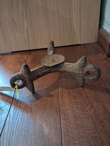 Antieke Brocante Kandelaar Kettingeg Gietijzer beschikbaar voor biedingen