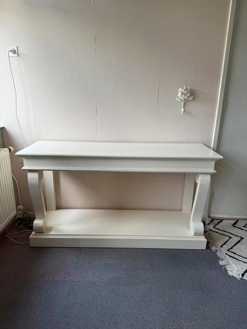 Side table beschikbaar voor biedingen