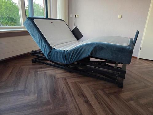 Elektrische boxspring, bed, Petrol blauw velvetstof, Huis en Inrichting, Slaapkamer | Bedden, Zo goed als nieuw, Eenpersoons, 90 cm
