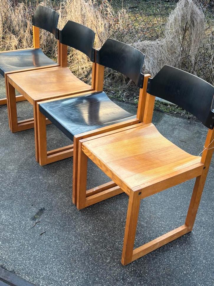 Set van 4 houten stoelen, Huis en Inrichting, Stoelen, Zo goed als nieuw, Vier, Hout, Zwart, Ophalen