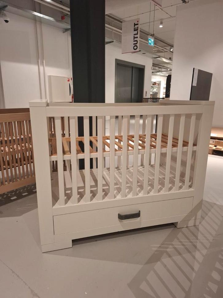Kidsmill Brent Babybed Wit 60x120 met Lade, Kinderen en Baby's, Babywiegjes en Ledikanten, Zo goed als nieuw, Ledikant, Ophalen