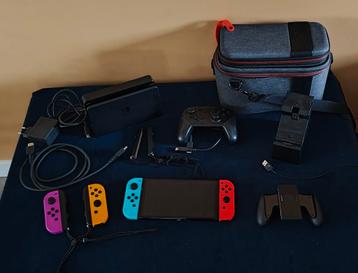 Nintendo Switch OLED + accessoires  beschikbaar voor biedingen