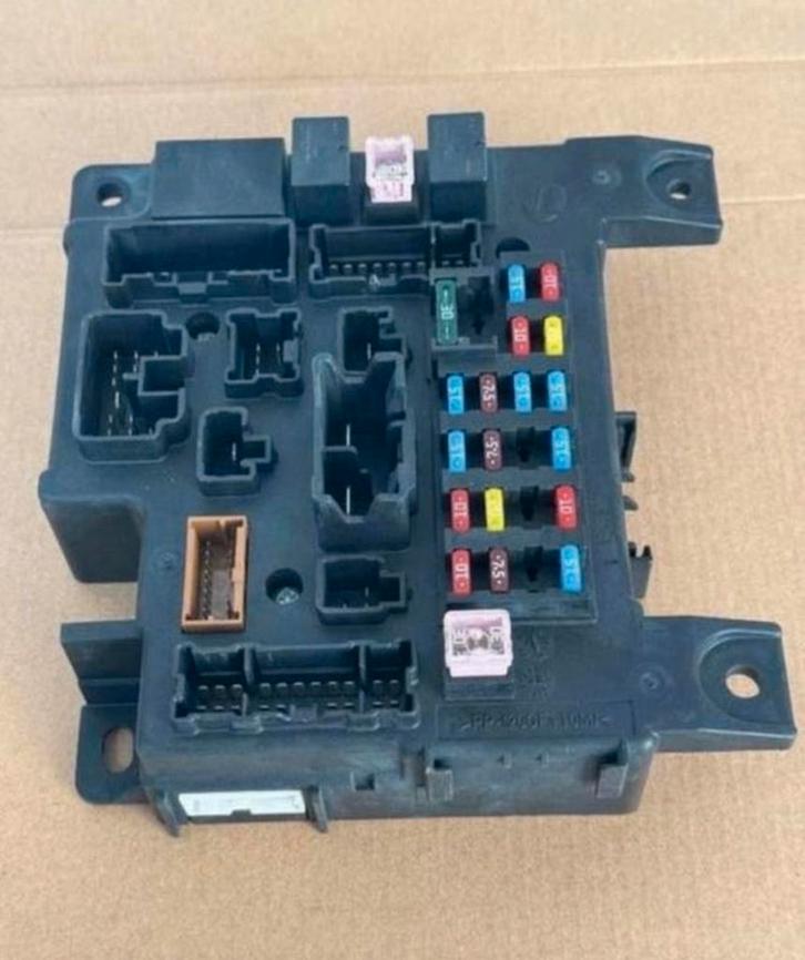 Peugeot 4007 zekeringkast body control module bcm 8637A318, Auto diversen, Auto-accessoires, Zo goed als nieuw, Ophalen of Verzenden