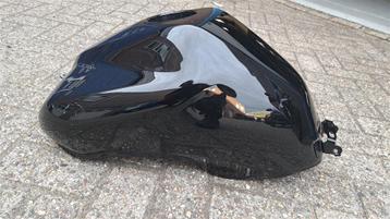 Yamaha 17 FZ6 benzinetank met repareerbare schade beschikbaar voor biedingen
