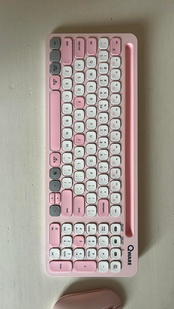 Qware roze toetsenbord Bluetooth, Computers en Software, Toetsenborden, Ophalen, Zo goed als nieuw, Ergonomisch