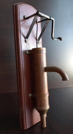 Koperen waterpomp op houten achterplaat
Zeer decoratief item, Ophalen of Verzenden