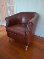 Antieke leren fauteuil in goede staat, Huis en Inrichting, Fauteuils, Gebruikt, Minder dan 75 cm, Hout, 50 tot 75 cm