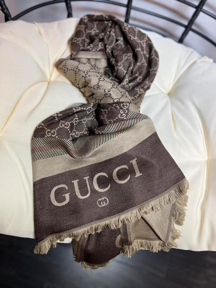 Upgrade je Stijl met Onze Luxe Merksjaals louss vuiton, Kleding | Dames, Mutsen, Sjaals en Handschoenen, Nieuw, Sjaal, Maat 42/44 (L)