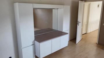 Gratis Robuuste en stijlvolle toilettafel – met verlichting! beschikbaar voor biedingen