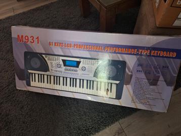 M931 Keyboard - 61 Toetsen - LCD - MIDI beschikbaar voor biedingen