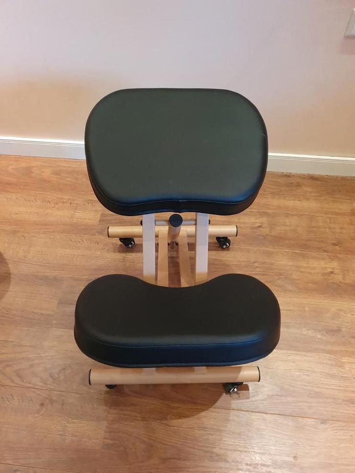 WellTouch Ergonomische Kniestoel - Verstelbaar, Huis en Inrichting, Bureaustoelen, Zo goed als nieuw, Bureaustoel, Zwart, Ergonomisch