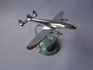 Authentic Models Constellation Plane op Aardbolstandaard beschikbaar voor biedingen