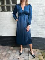 Xirena dress €645 jurk s eliose jurk zijde silk blauw, Kleding | Dames, Ophalen of Verzenden, Zo goed als nieuw, Blauw, Onder de knie