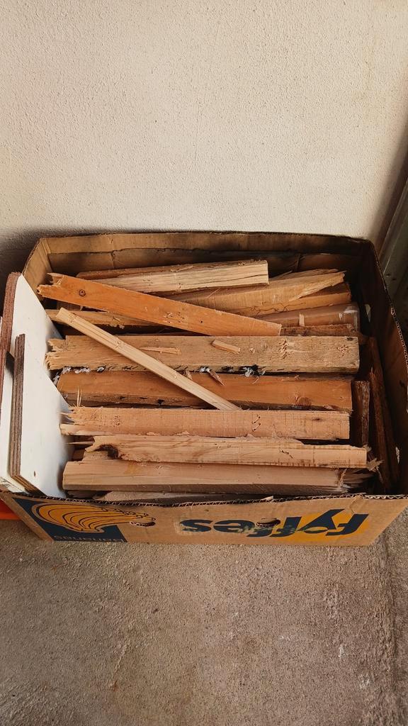 Divers brandhout voor Vuurton/Vuurkorf, Tuin en Terras, Haardhout, Blokken, Overige houtsoorten, Minder dan 3 m³, Ophalen