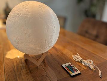 Mooie maanlamp met afstandbediening beschikbaar voor biedingen