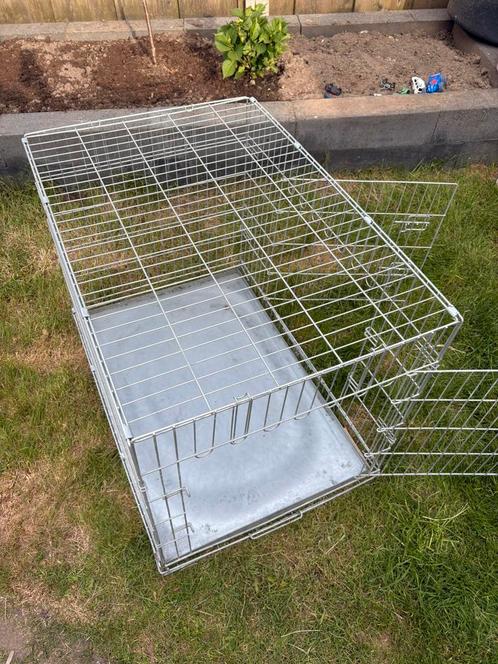 Hondenbench 90 x 63 x 67 cm – Stevige metalen bench, Dieren en Toebehoren, Hondenbenches, Gebruikt, Ophalen