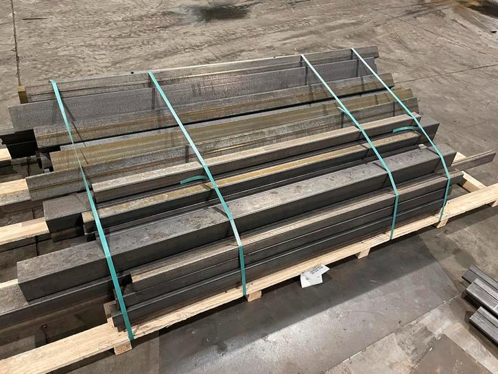 Stalen Kokers op Pallet - Restpartij, Doe-het-zelf en Verbouw, Metalen, Zo goed als nieuw, IJzer, Ophalen