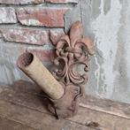 Gietijzeren vlaggenstokhouder met Franse Lelie *Etage3*, Huis en Inrichting, Woonaccessoires | Overige, Gebruikt, ., Ophalen of Verzenden