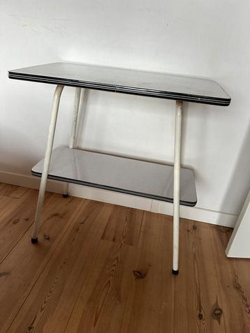 retro bijzettafel tafel vintage beschikbaar voor biedingen