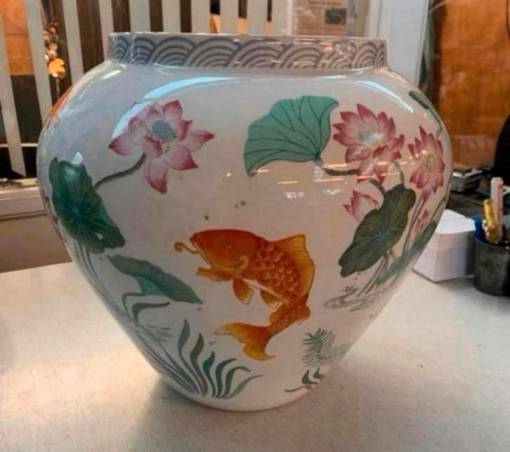 Bloempot Franklin mint the vase of the golden carp vaas., Antiek en Kunst, Antiek | Keramiek en Aardewerk, Ophalen of Verzenden