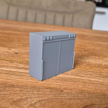 Kistenwand met Dichte Kist – 1-50 beschikbaar voor biedingen