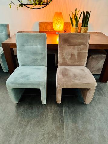 6 velours eetkamerstoelen in hele goede staat beschikbaar voor biedingen