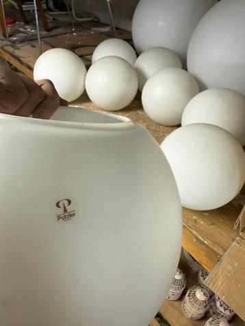 Peil & Putzler glazen reserve bollen mat wit glas beschikbaar voor biedingen