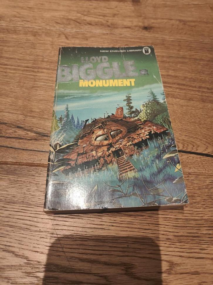 Lloyd Biggle - Monument (New English Library), Boeken, Science fiction, Gelezen, Ophalen of Verzenden