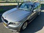 BMW 3-Serie 318i 2010 Automaat Facelift Business Line Scherm, Automaat, Zwart, 1435 kg, Origineel Nederlands