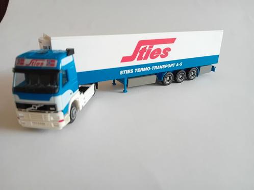 AWM Volvo FH12 Sties trekker oplegger, Hobby en Vrije tijd, Modelauto's | 1:87, Zo goed als nieuw, Bus of Vrachtwagen, AWM, Ophalen of Verzenden