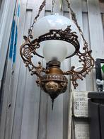 Antieke hanglamp met ornamenten, Ophalen