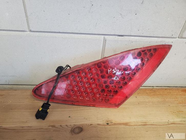 Peugeot 307 cc cabrio achterlicht rechts op de klep €100 RK1, Auto-onderdelen, Verlichting, Peugeot, Gebruikt, Ophalen of Verzenden