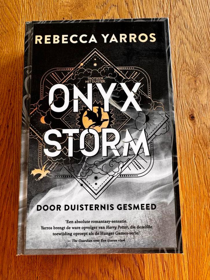Onyx Storm - Rebecca Yarros (Nederlandse editie), Boeken, Fantasy, Zo goed als nieuw, Ophalen of Verzenden