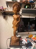 Houten beeld van Balinese vrouw ( 61cm lang), Huis en Inrichting, Woonaccessoires | Zuilen en Pilaren, Ophalen of Verzenden, Gebruikt