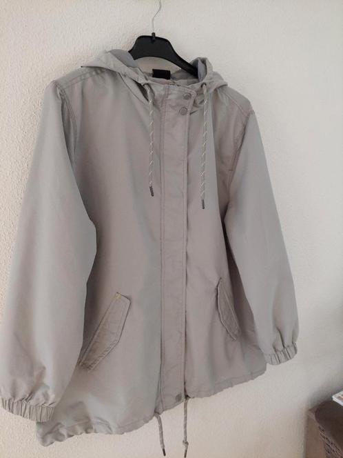 Nieuwe zomerjas+capuchon lang 74cm Jean Pascale Small grijs., Kleding | Dames, Jassen | Zomer, Nieuw, Maat 36 (S), Grijs, Ophalen of Verzenden