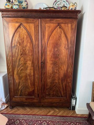 mooie mahonie houten kast beschikbaar voor biedingen
