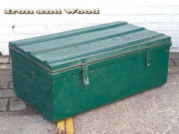 Stalen vintage groene oude opbergkist 87x49x35 - industrieel beschikbaar voor biedingen
