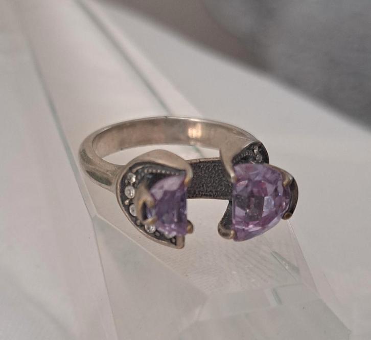 Fantasiering met twee Amethisten, maat 18, Sieraden, Tassen en Uiterlijk, Bedels, Gebruikt, Overige merken, Zilver, Ophalen of Verzenden