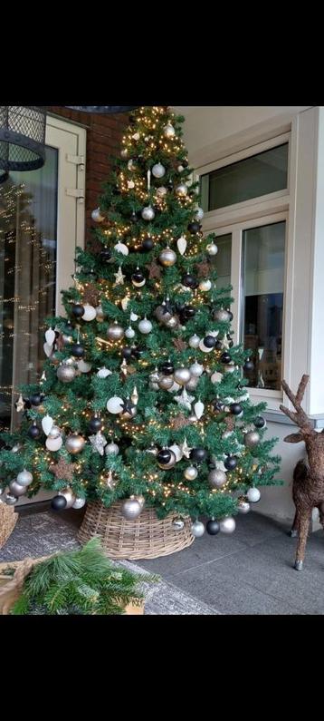 zgan. grote kerstboom plm. 2.30m. beschikbaar voor biedingen
