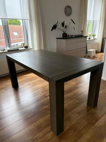 Grijs/bruine eiken houten eetkamertafel; beschikbaar voor biedingen