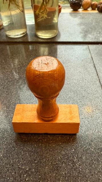 Collectorsitem Mooie houten stempel “dagretour” beschikbaar voor biedingen