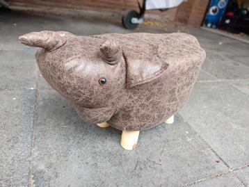 Neushoorn/ dino krukje  beschikbaar voor biedingen