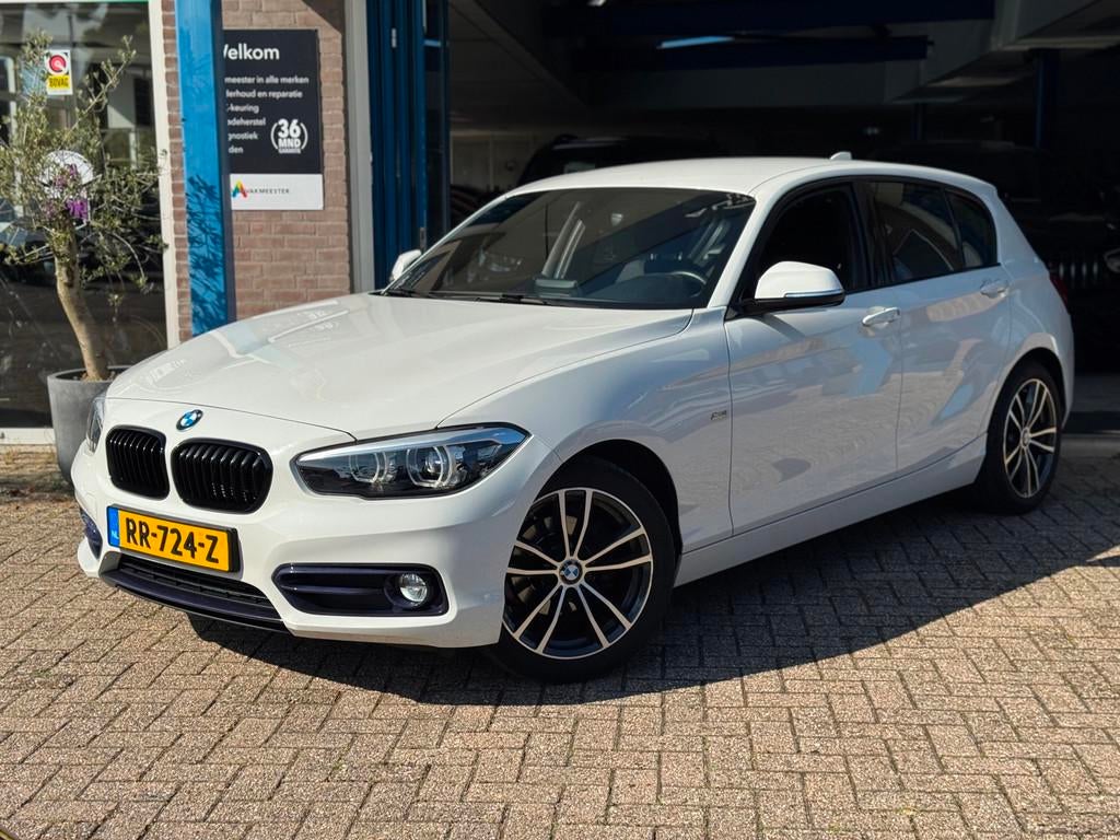 BMW 1-serie 116i Edition Sport Shadow 2018 NAVI CLIMA NAP!, Auto's, BMW, 1-Serie, Wit, Origineel Nederlands, 19 km/l